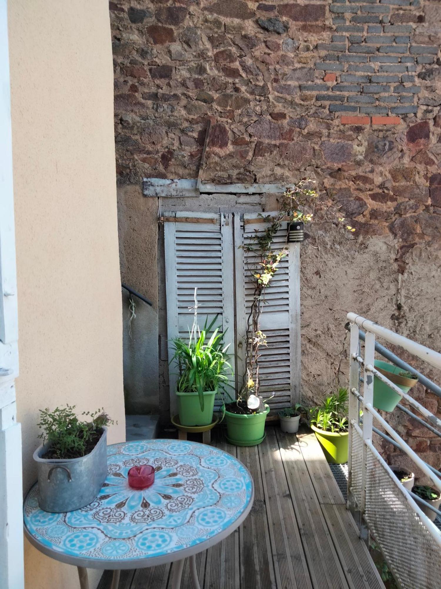 Les Chambres Hautes D'Anastasia Rodez Exterior foto