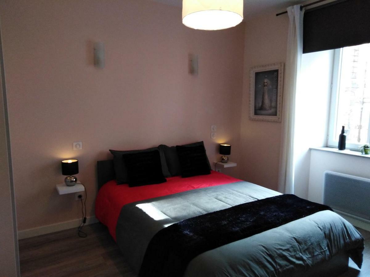 Les Chambres Hautes D'Anastasia Rodez Exterior foto